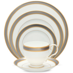 A photo of Brilliance 5 Piece Place Setting